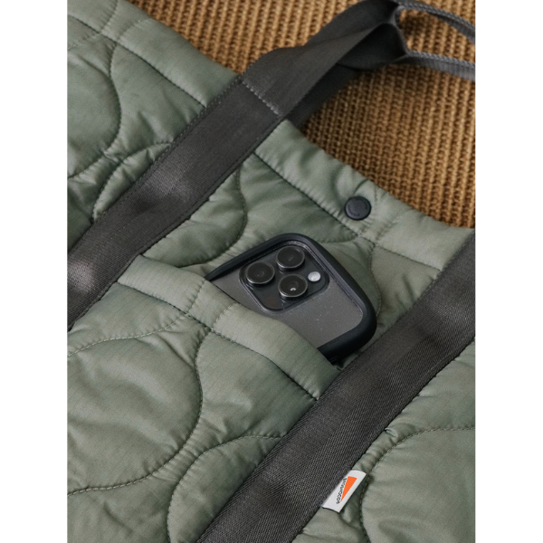 Front pocket messenger bag E057