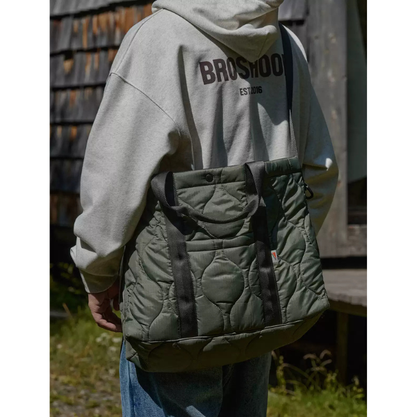 Front pocket messenger bag E057