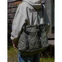 Front pocket messenger bag E057