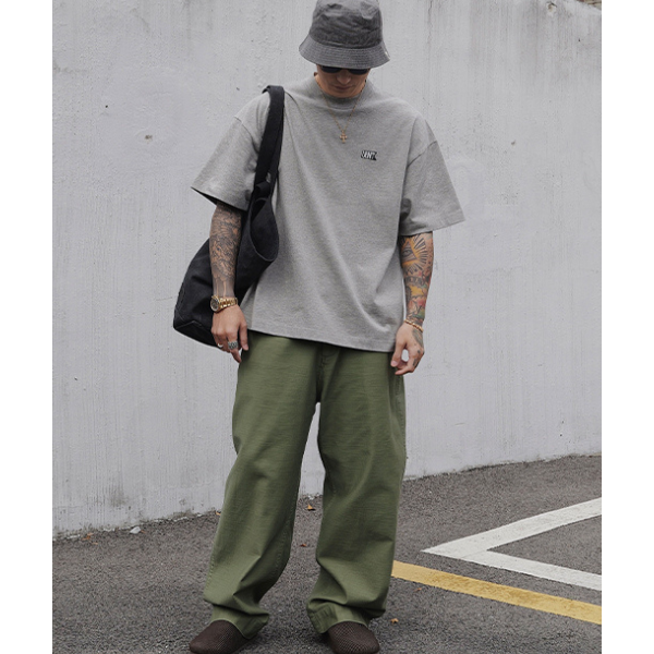 Wide silhouette pants E050