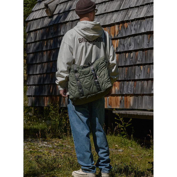 Front pocket messenger bag E057
