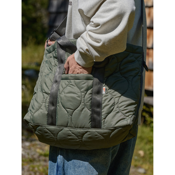 Front pocket messenger bag E057