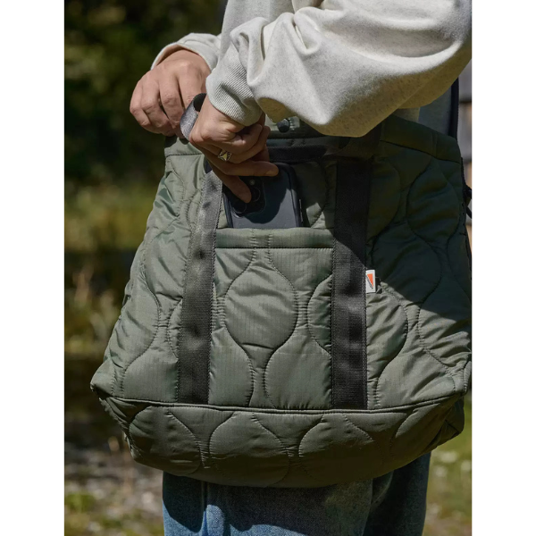 Front pocket messenger bag E057