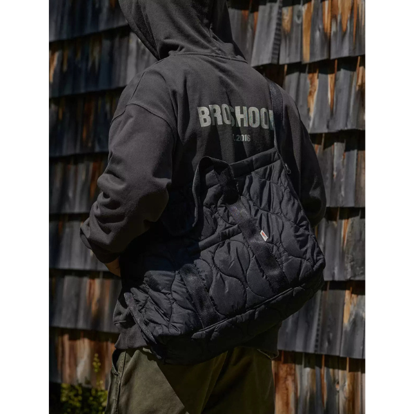 Front pocket messenger bag E057