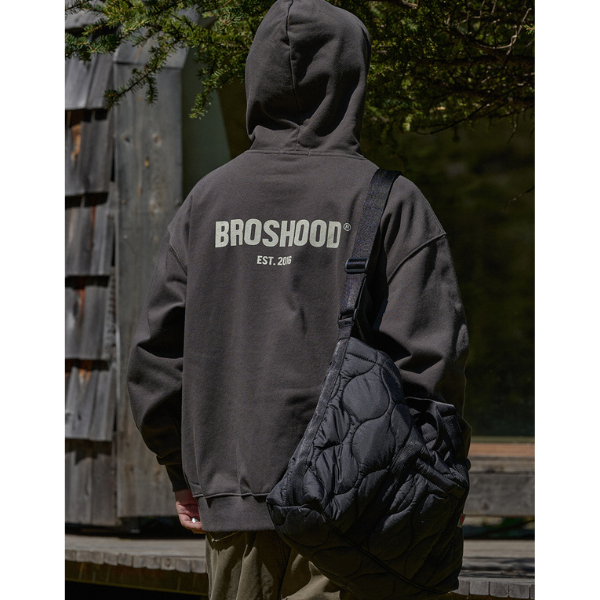Front pocket messenger bag E057